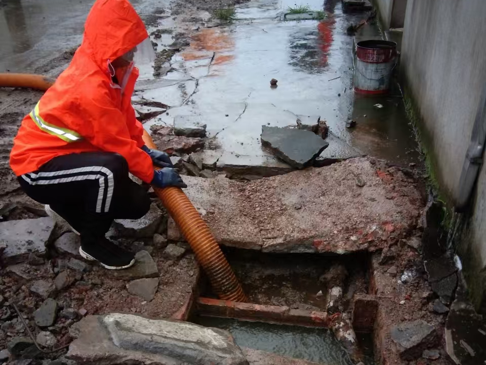 盐山专业清理污水池 炜誉市政以规范流程守护城市 “肠道”