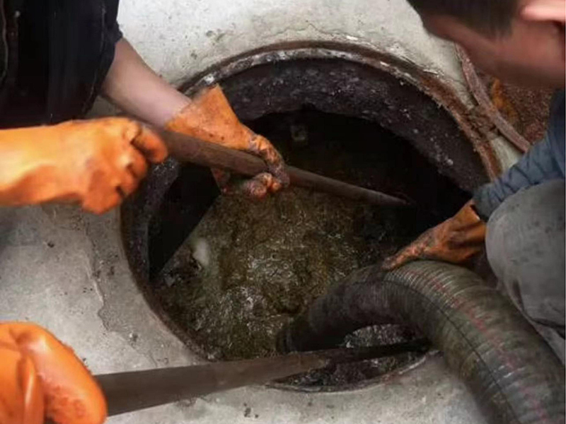 盐山清理化粪池时如何避免沼气的危害?